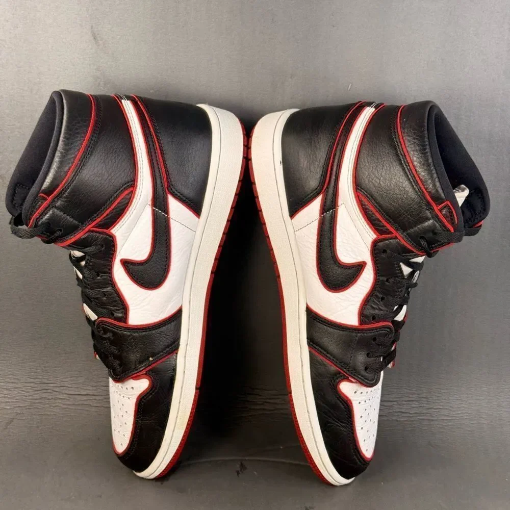New Air Jordan 1 Retro High OG Bloodline athletic sneaker shoes men’s size 10.5